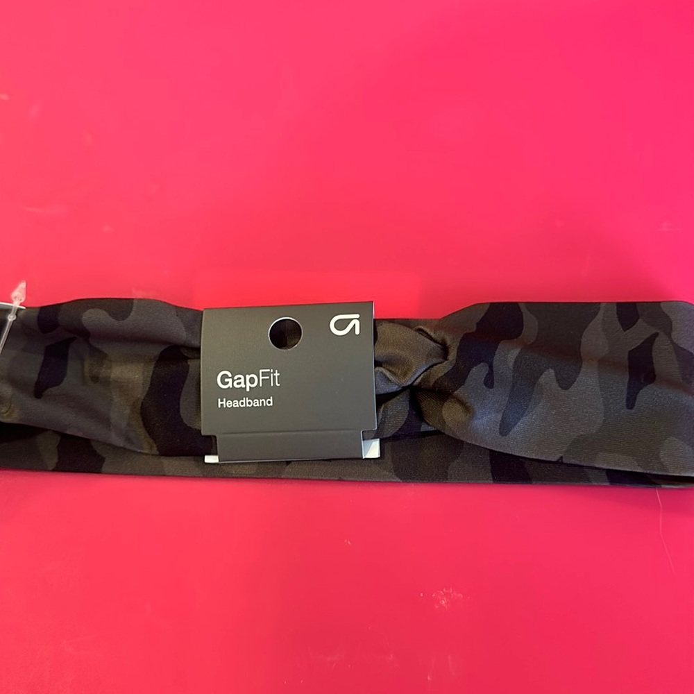 GAP FIT CAMO HEADBAND: NWT